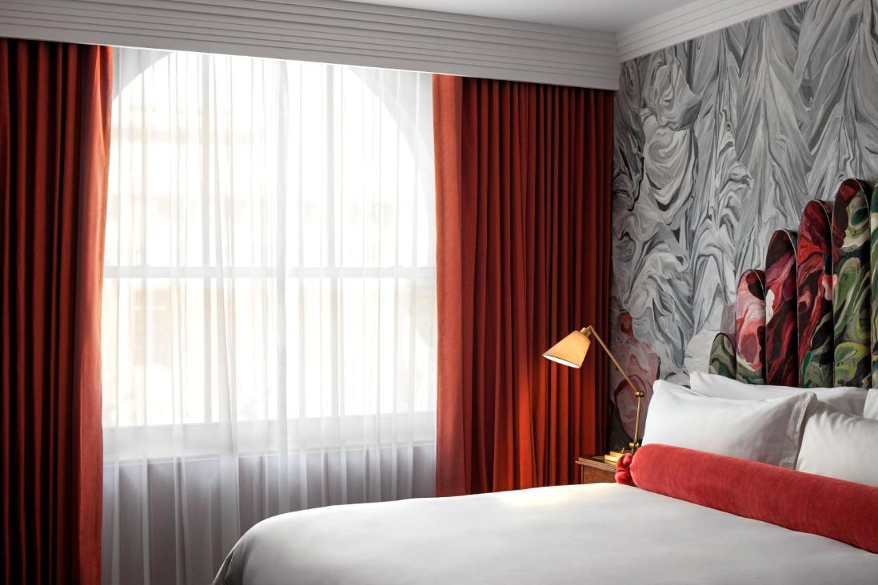 Riggs Washington Dc Otel Dış mekan fotoğraf A bedroom at the Hotel